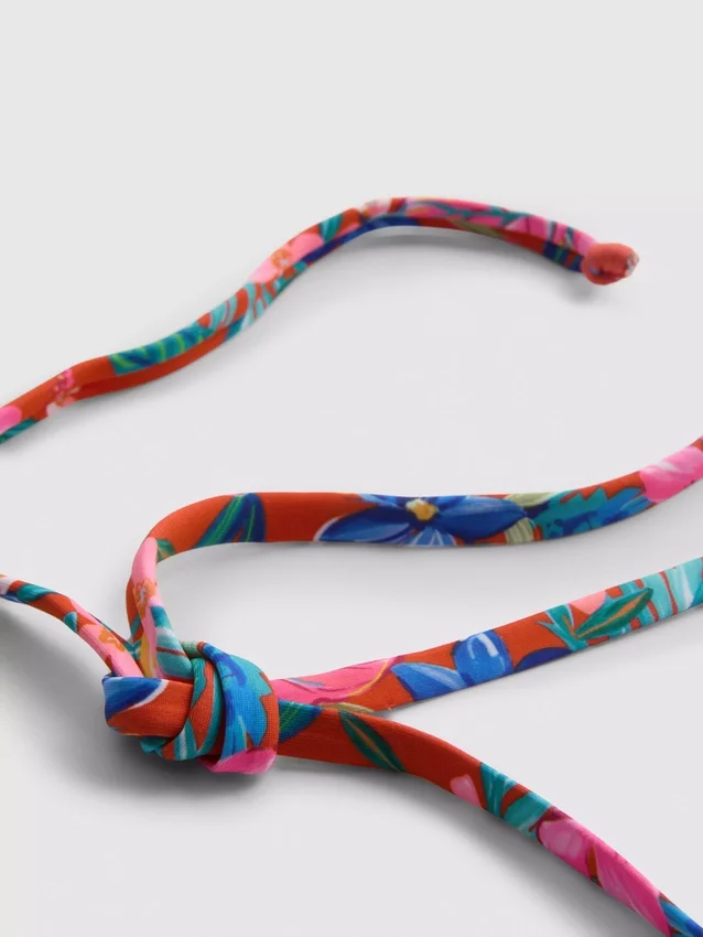 Conjunto de bikini triangular brasileño