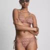 Conjunto de bikini triangular con lazos laterales