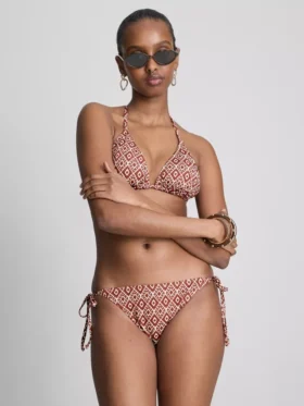 Conjunto de bikini triangular con lazos laterales