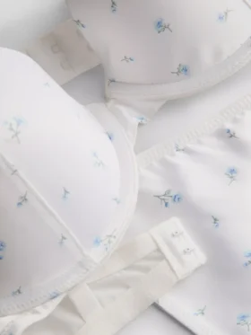 Conjunto de lencería push-up de satén con estampado floral