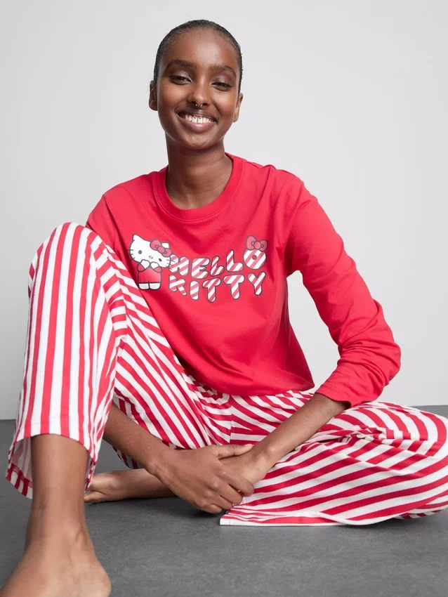 Conjunto de pijama a rayas de Hello Kitty