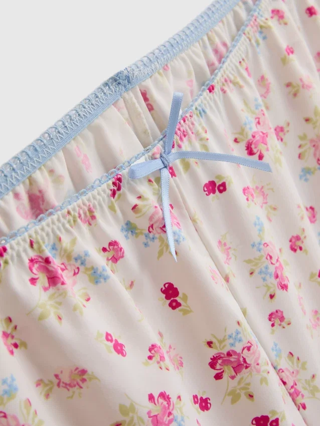 Conjunto de pijama con camiseta sin mangas ceñida y pantalones cortos