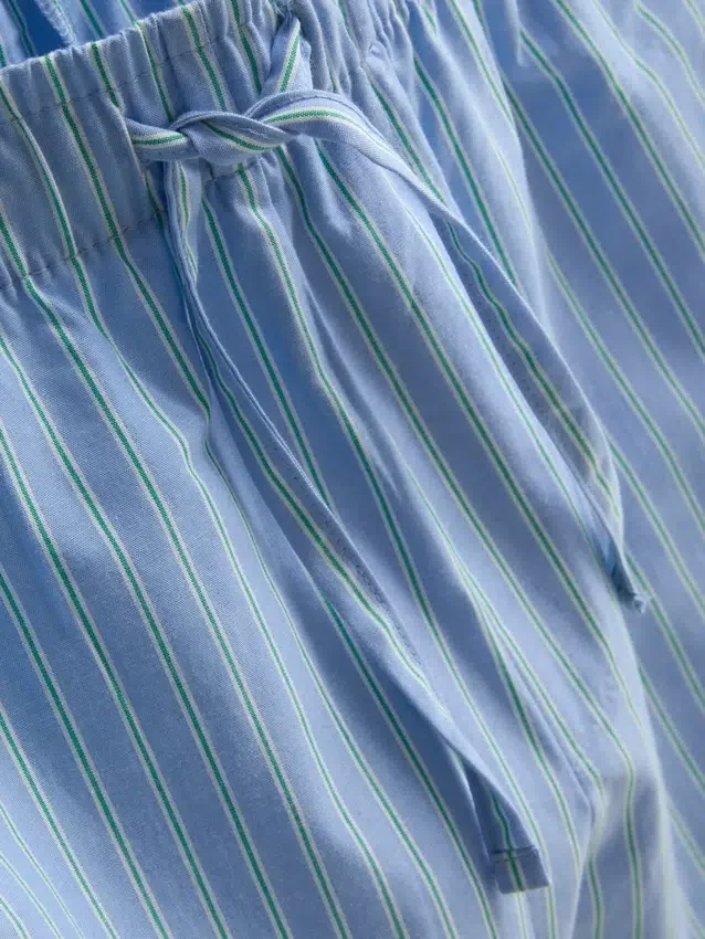 Conjunto de pijama de pantalones cortos a rayas