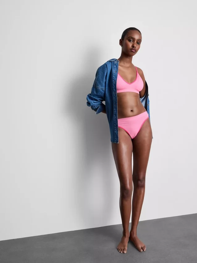 Conjunto de sujetador triangular acolchado sin costuras y tanga