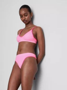 Conjunto de sujetador triangular acolchado sin costuras y tanga