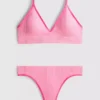 Conjunto de sujetador triangular acolchado sin costuras y tanga