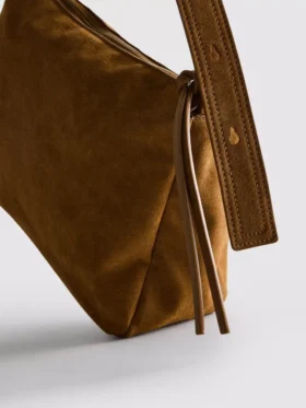 El bolso cruzado plegable de gamuza «The Edit»