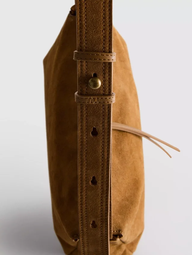 El bolso cruzado plegable de gamuza «The Edit»