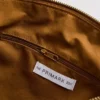 El bolso cruzado plegable de gamuza «The Edit»