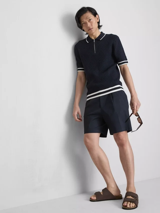 El polo con cremallera texturizada de The Edit