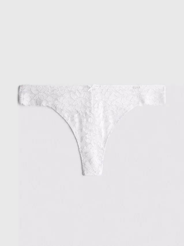El tanga de encaje floral de The Edit