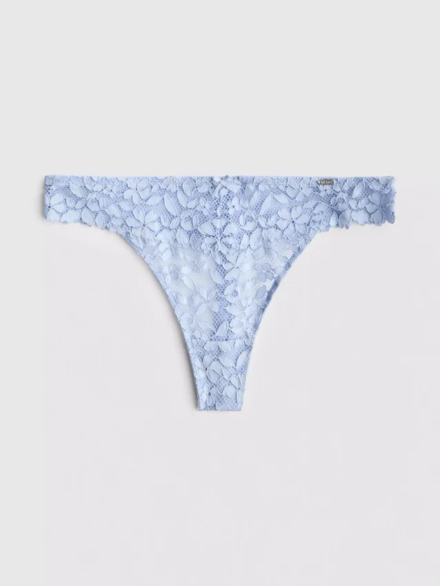 El tanga de encaje floral de The Edit