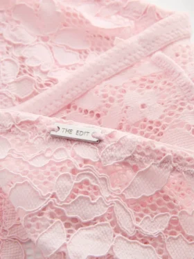El tanga de encaje floral de The Edit