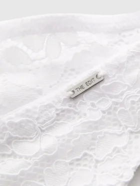 El tanga de encaje floral de The Edit