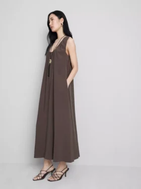 El vestido largo tipo trapecio de The Edit