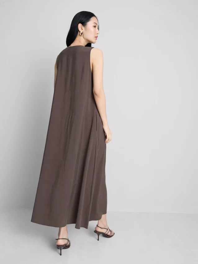 El vestido largo tipo trapecio de The Edit