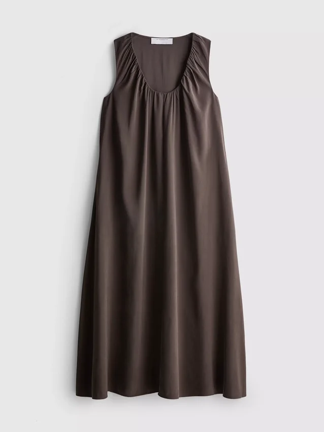 El vestido largo tipo trapecio de The Edit
