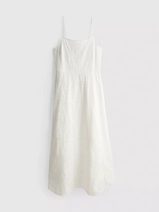 El vestido midi bordado de The Edit