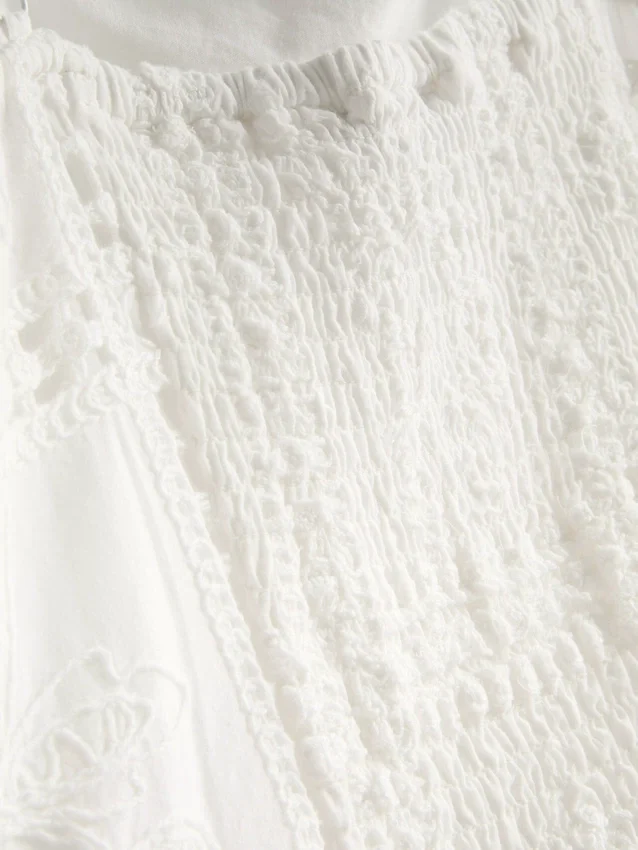 El vestido midi bordado de The Edit