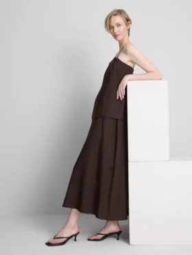 El vestido midi en capas de mezcla de lino de The Edit