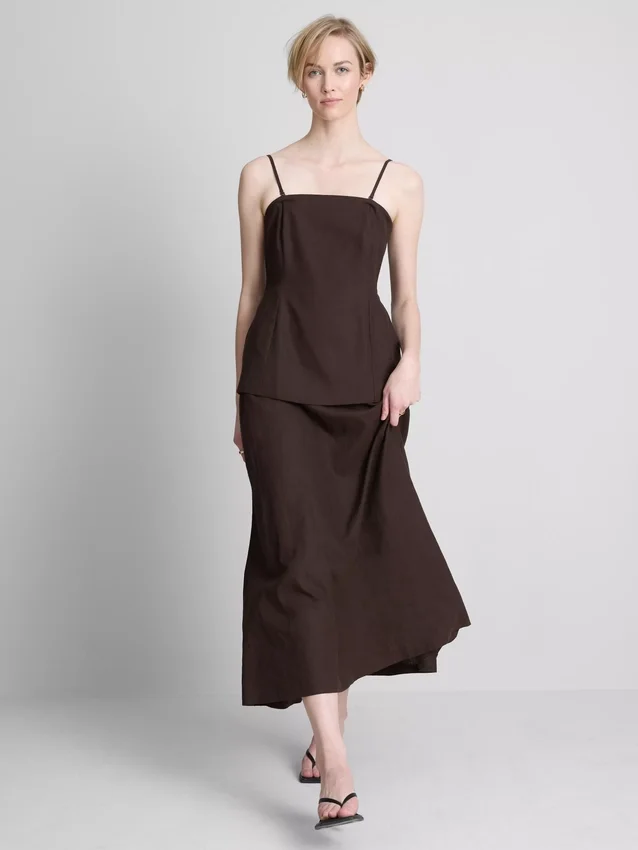 El vestido midi en capas de mezcla de lino de The Edit