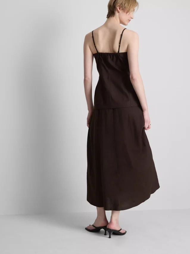 El vestido midi en capas de mezcla de lino de The Edit
