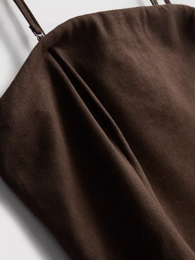El vestido midi en capas de mezcla de lino de The Edit