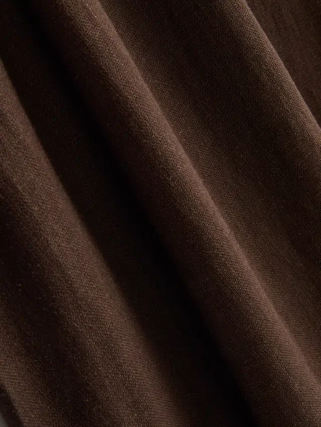 El vestido midi en capas de mezcla de lino de The Edit