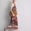 El vestido midi halter estampado de mezcla de lino de The Edit