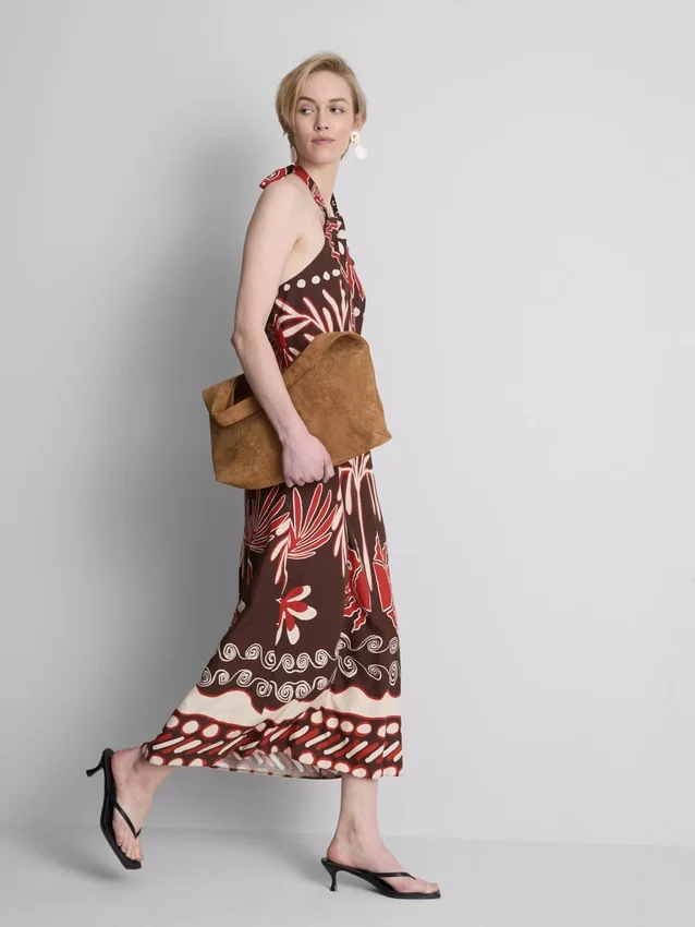 El vestido midi halter estampado de mezcla de lino de The Edit