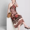 El vestido midi halter estampado de mezcla de lino de The Edit