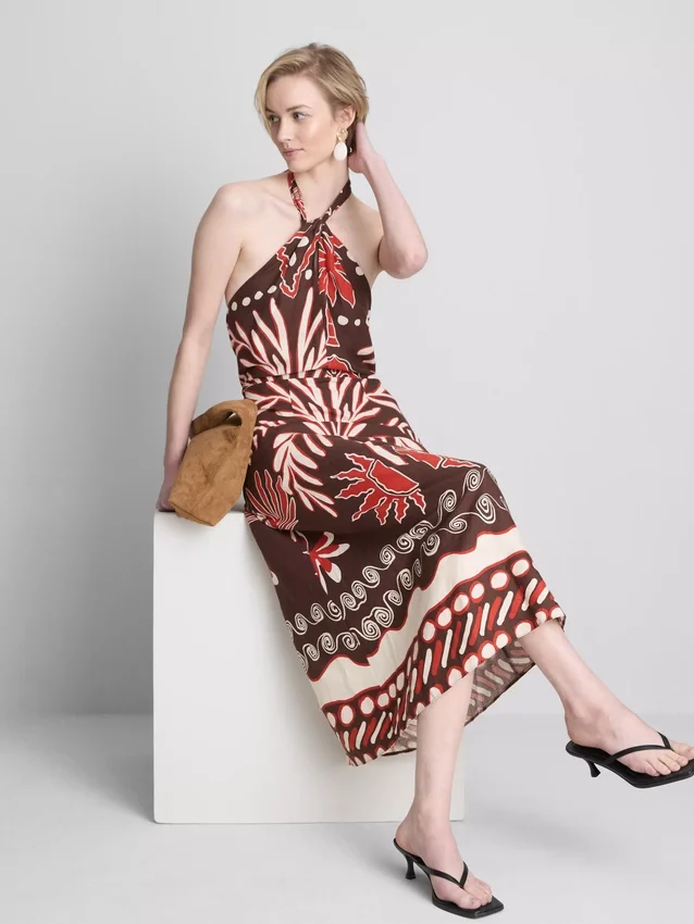 El vestido midi halter estampado de mezcla de lino de The Edit
