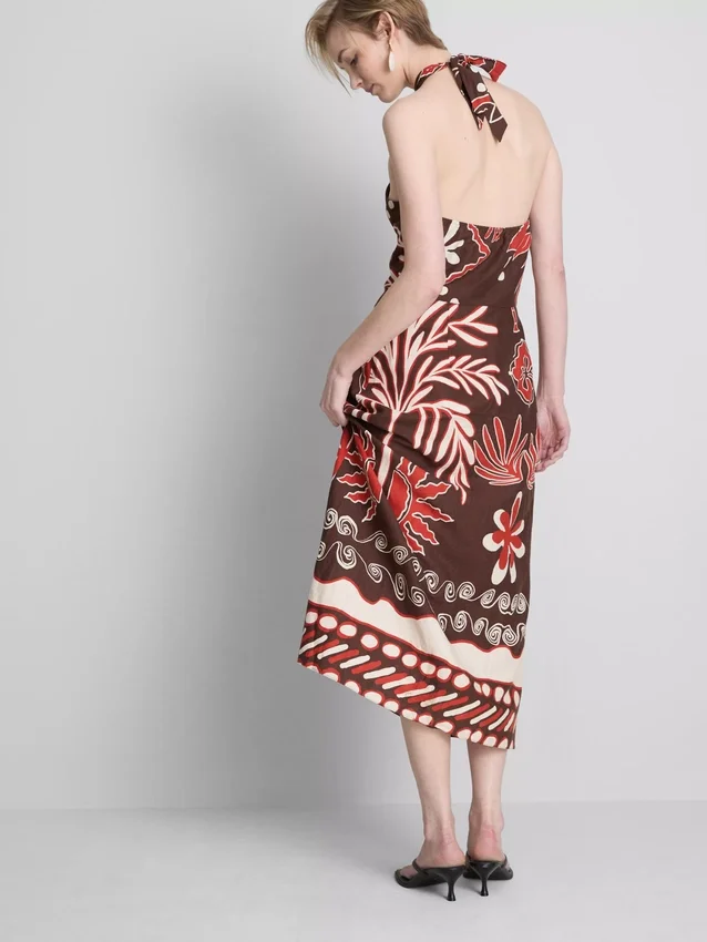 El vestido midi halter estampado de mezcla de lino de The Edit