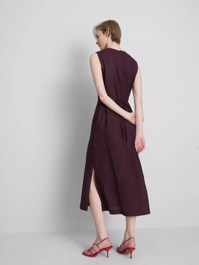 El vestido midi sin mangas de lino de The Edit