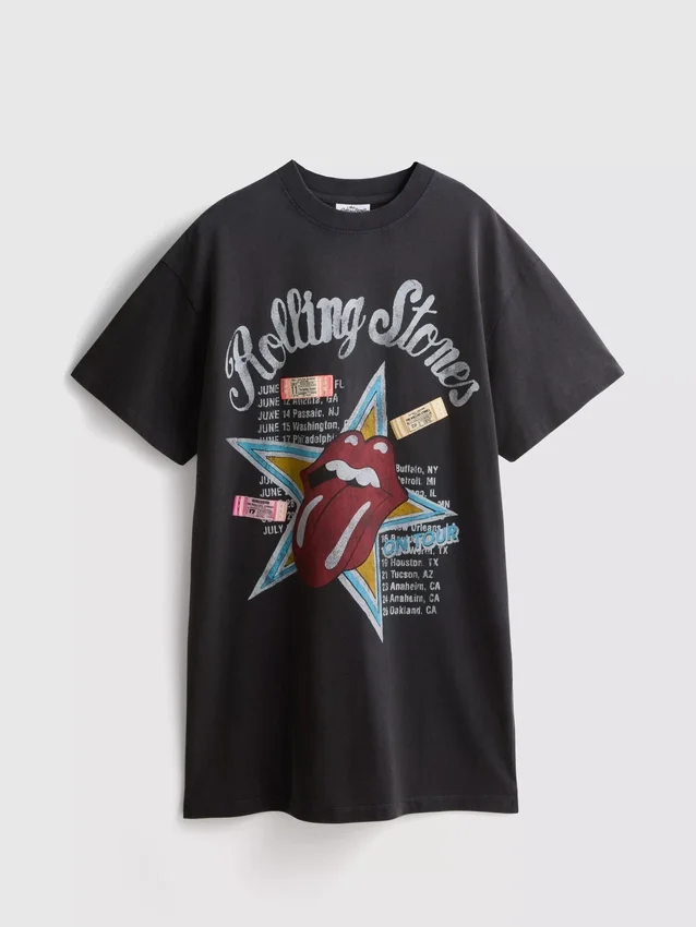 El vestido tipo camiseta con diseño gráfico de los Rolling Stones