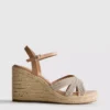 Espadrillas con cuña y adornos
