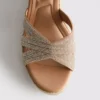 Espadrillas con cuña y adornos
