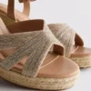 Espadrillas con cuña y adornos