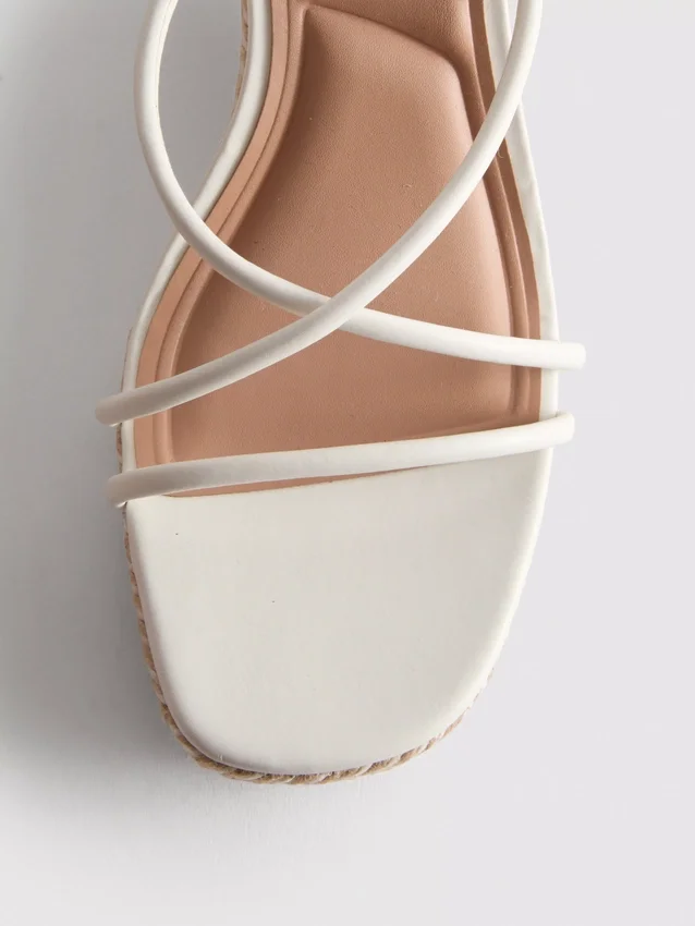 Espadrillas de cuña con tiras