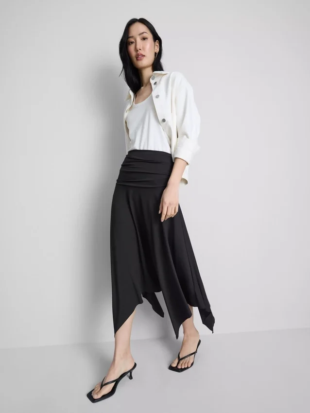Falda midi con dobladillo en forma de pañuelo