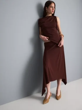 Falda midi con dobladillo en forma de pañuelo