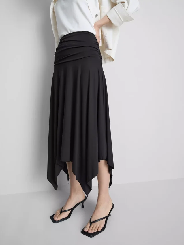 Falda midi con dobladillo en forma de pañuelo