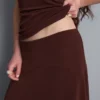 Falda midi con dobladillo en forma de pañuelo