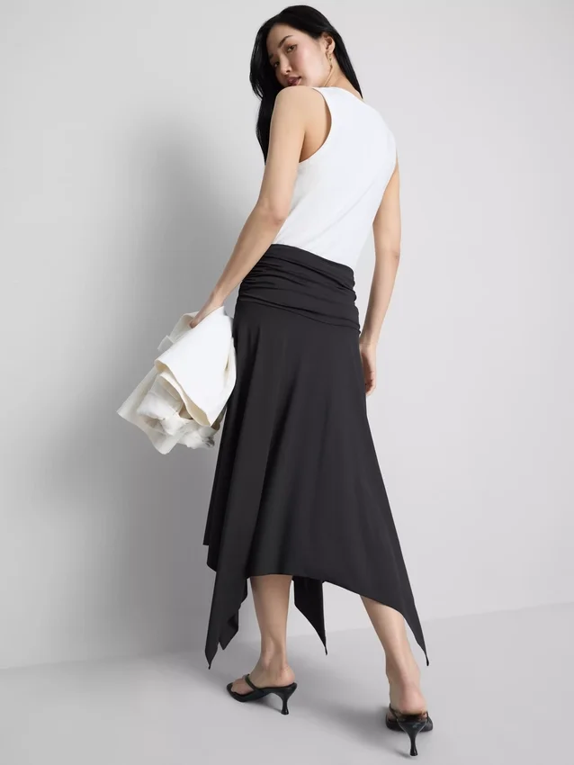 Falda midi con dobladillo en forma de pañuelo