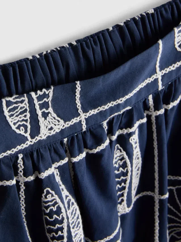 Falda midi de algodón bordada con corte en A