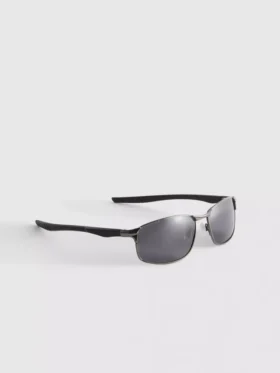 Gafas de sol con marco rectangular y efecto espejo