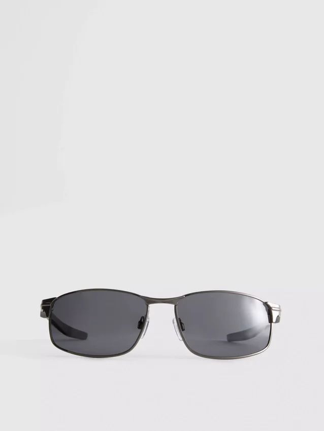 Gafas de sol con marco rectangular y efecto espejo