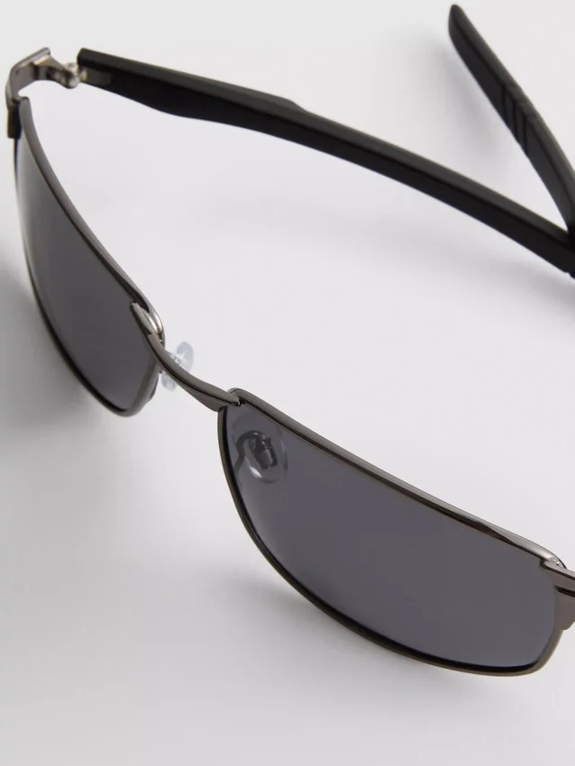 Gafas de sol con marco rectangular y efecto espejo