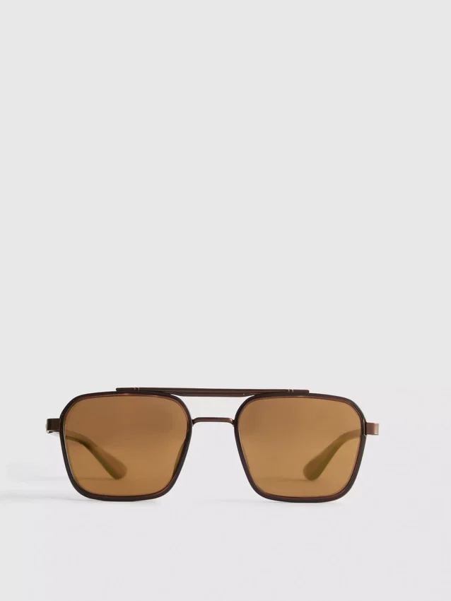 Gafas de sol con montura cuadrada