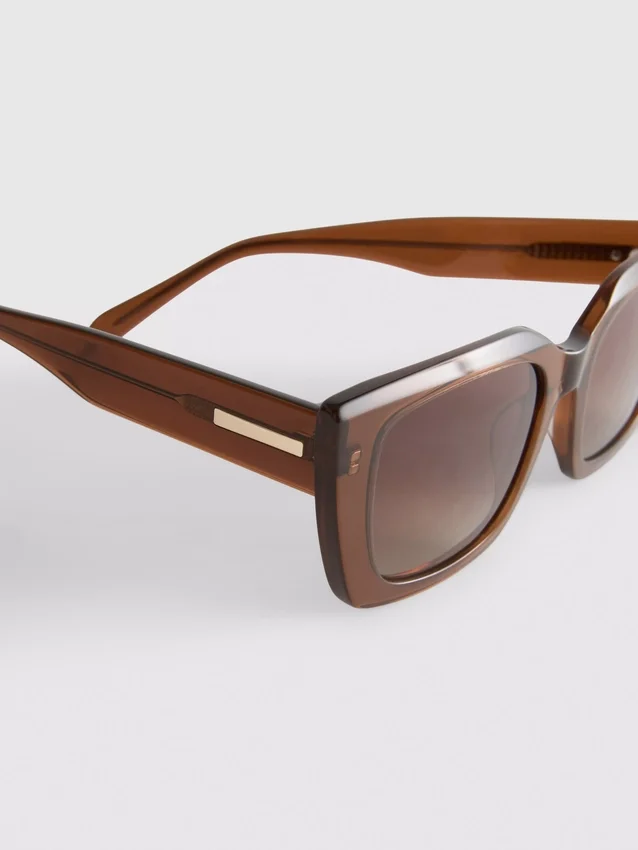 Gafas de sol con montura cuadrada